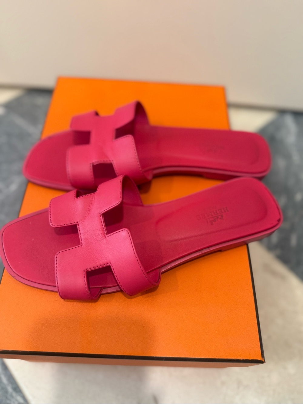 Hermès Oran Sandals – Pink